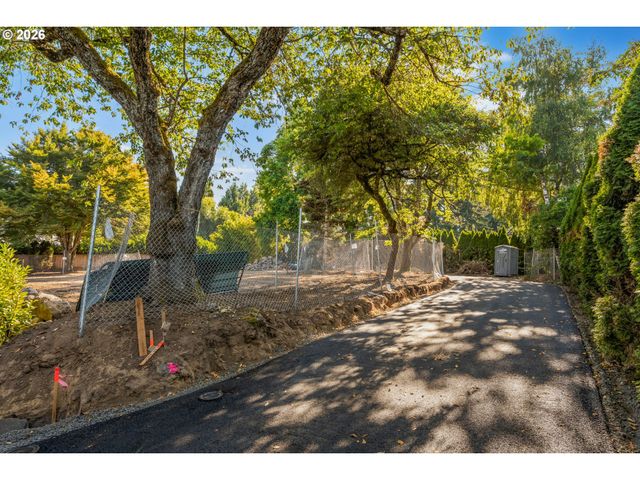 1890 EGAN Way, Lake Oswego, OR 97034