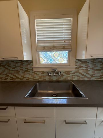 6711 Broadway, San Antonio, TX 78209