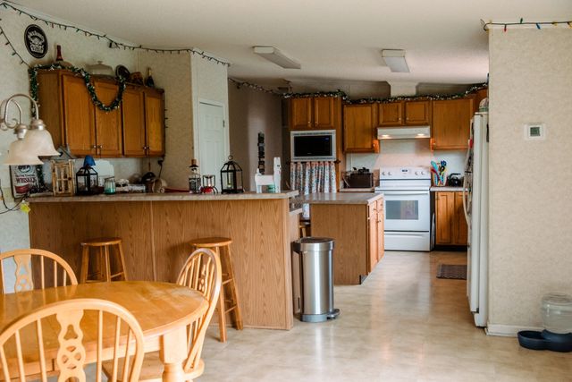 417 Buttermilk Hollow Rd, Bethpage, TN 37022