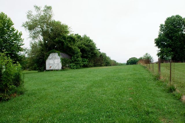 417 Buttermilk Hollow Rd, Bethpage, TN 37022