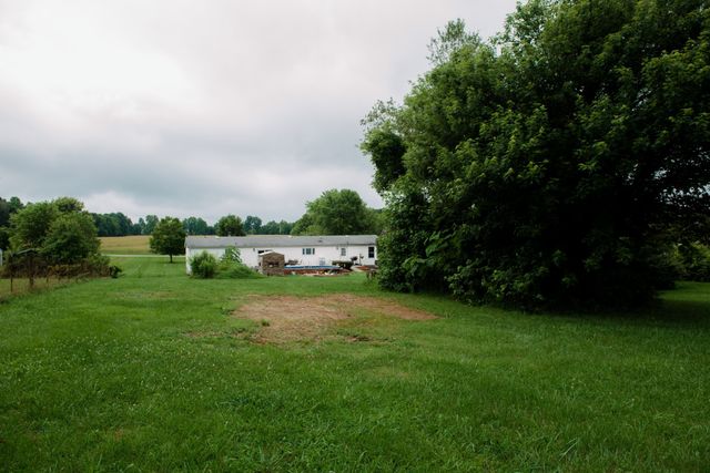 417 Buttermilk Hollow Rd, Bethpage, TN 37022