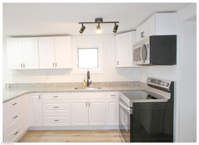 1013 Willow Road, Greensboro, NC 27401
