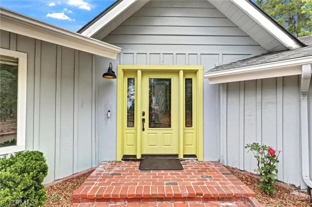 30396 Live Oak Drive, Running Springs, CA 92382