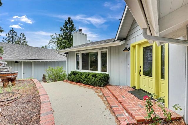 30396 Live Oak Drive, Running Springs, CA 92382