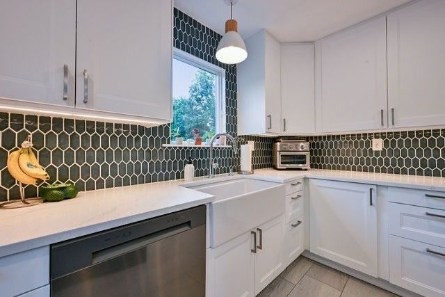 28 Elm St, Norton, MA 02766