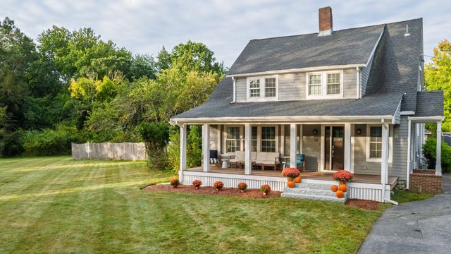 28 Elm St, Norton, MA 02766