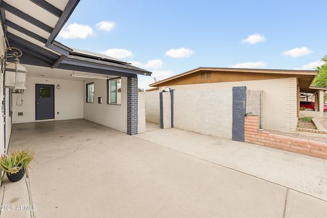 6732 W MEDLOCK Drive, Glendale, AZ 85303
