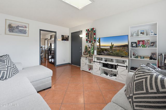 6732 W MEDLOCK Drive, Glendale, AZ 85303