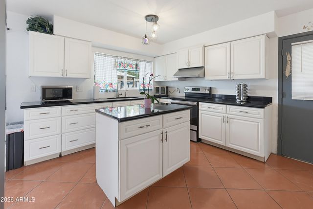 6732 W MEDLOCK Drive, Glendale, AZ 85303