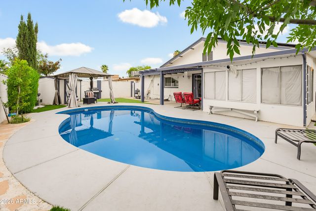 6732 W MEDLOCK Drive, Glendale, AZ 85303