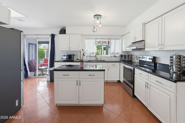 6732 W MEDLOCK Drive, Glendale, AZ 85303