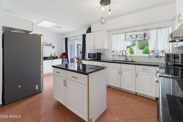 6732 W MEDLOCK Drive, Glendale, AZ 85303