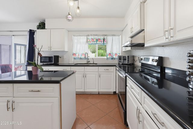 6732 W MEDLOCK Drive, Glendale, AZ 85303