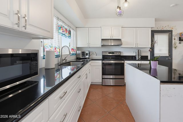 6732 W MEDLOCK Drive, Glendale, AZ 85303
