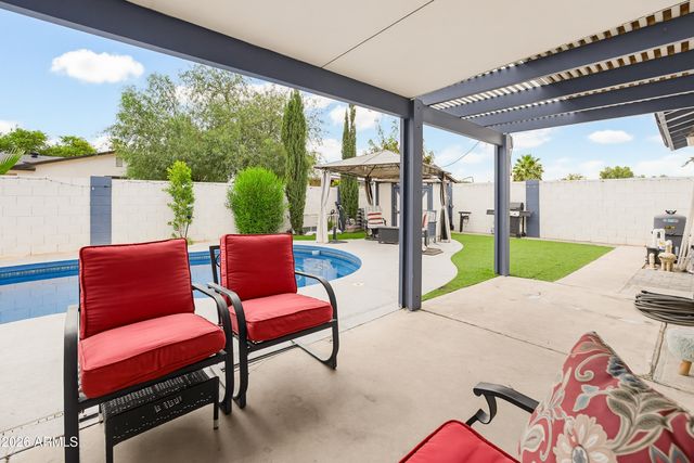 6732 W MEDLOCK Drive, Glendale, AZ 85303
