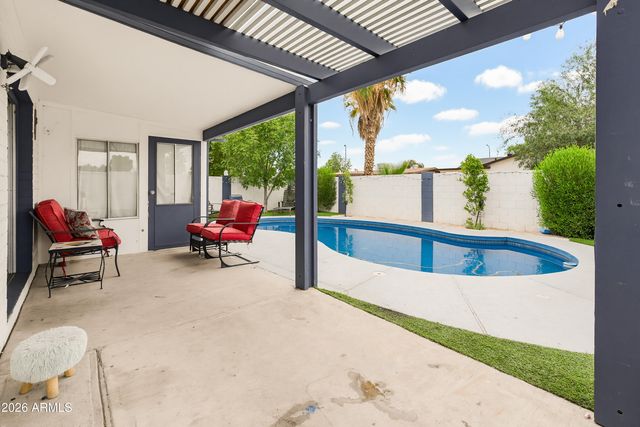 6732 W MEDLOCK Drive, Glendale, AZ 85303