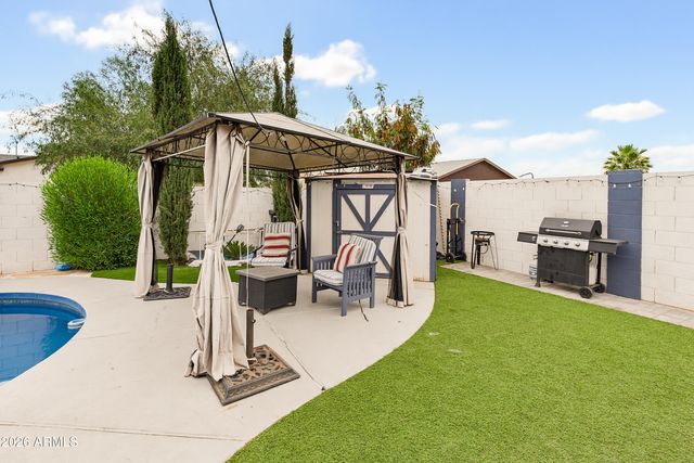 6732 W MEDLOCK Drive, Glendale, AZ 85303