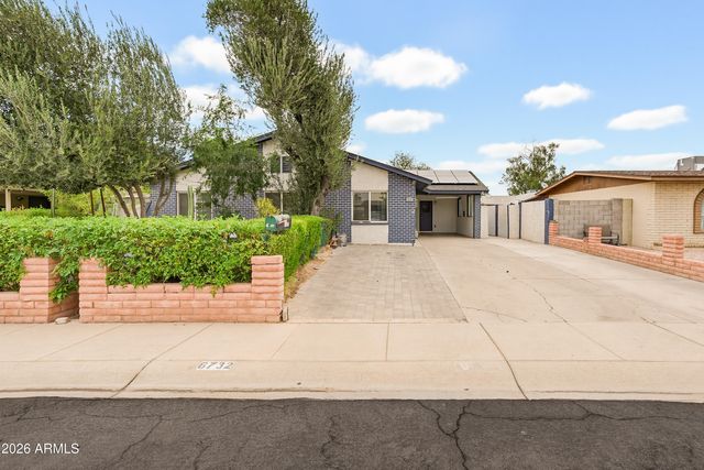6732 W MEDLOCK Drive, Glendale, AZ 85303
