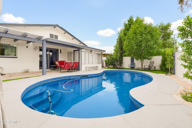 6732 W MEDLOCK Drive, Glendale, AZ 85303