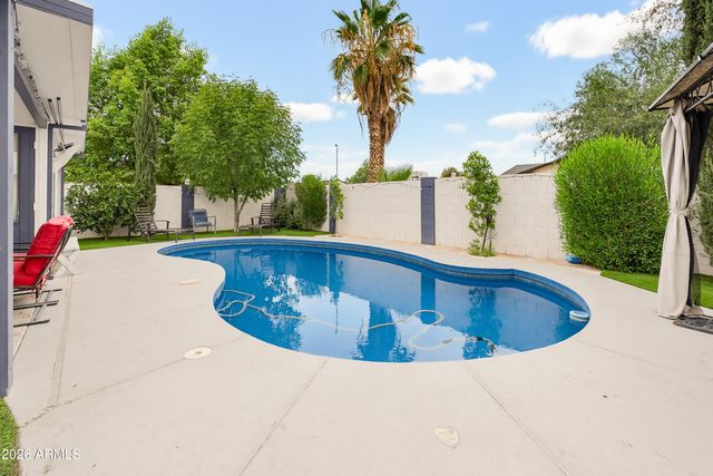 6732 W MEDLOCK Drive, Glendale, AZ 85303