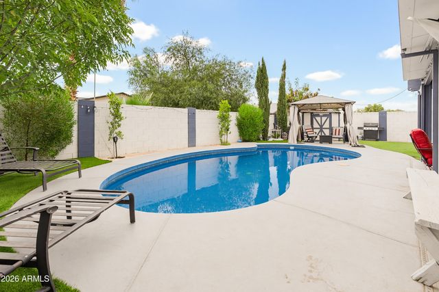 6732 W MEDLOCK Drive, Glendale, AZ 85303