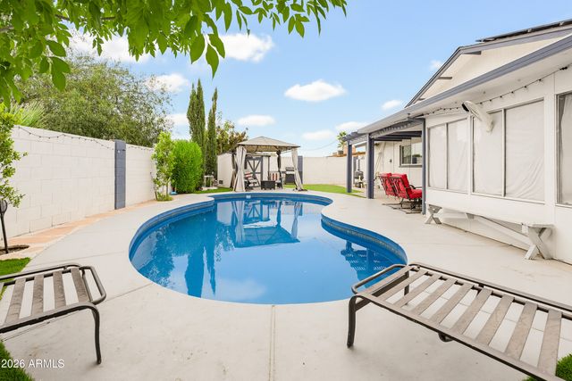 6732 W MEDLOCK Drive, Glendale, AZ 85303