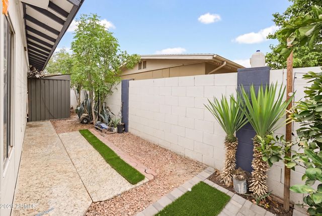 6732 W MEDLOCK Drive, Glendale, AZ 85303