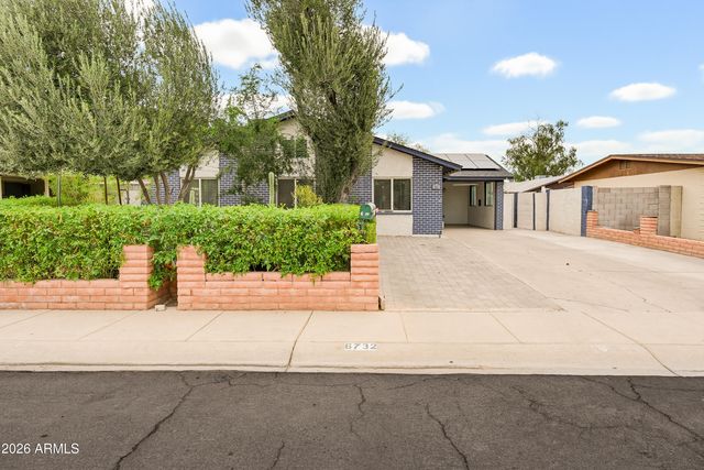 6732 W MEDLOCK Drive, Glendale, AZ 85303
