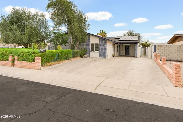 6732 W MEDLOCK Drive, Glendale, AZ 85303