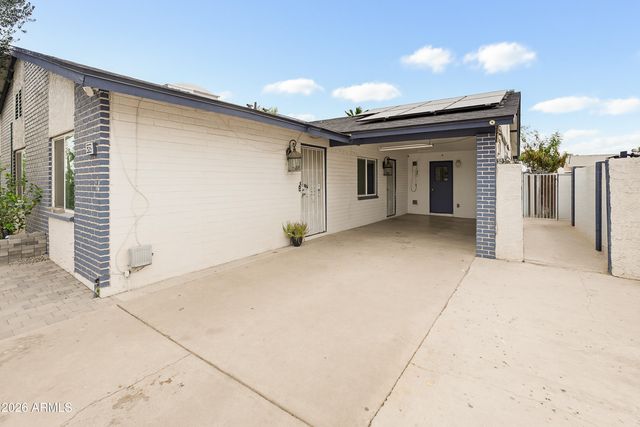6732 W MEDLOCK Drive, Glendale, AZ 85303