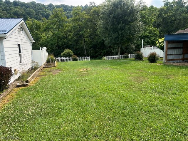 55558 Merrit Row, Bellaire, OH 43906