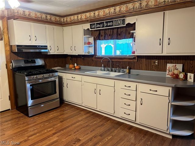 55558 Merrit Row, Bellaire, OH 43906
