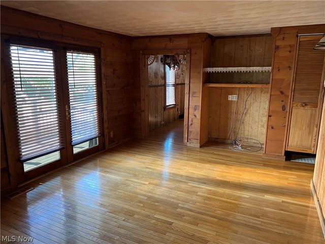 55558 Merrit Row, Bellaire, OH 43906