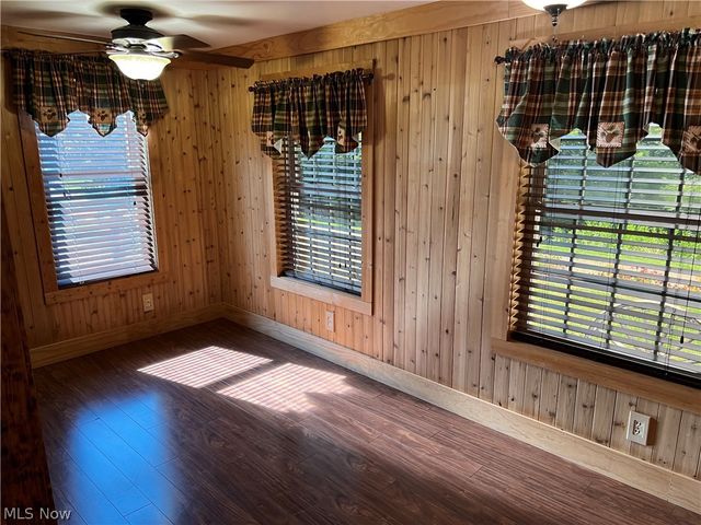 55558 Merrit Row, Bellaire, OH 43906
