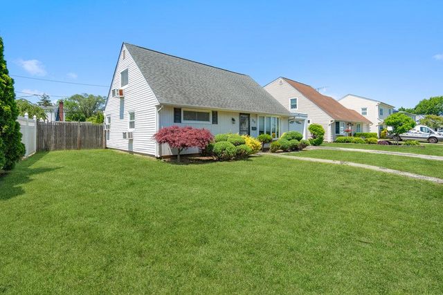315 Fern Place, Bethpage, NY 11714
