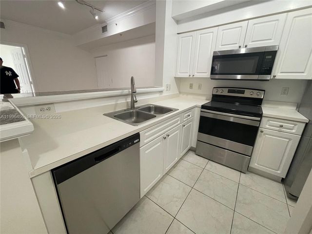 6851 SW 44th St 210, Miami, FL 33155