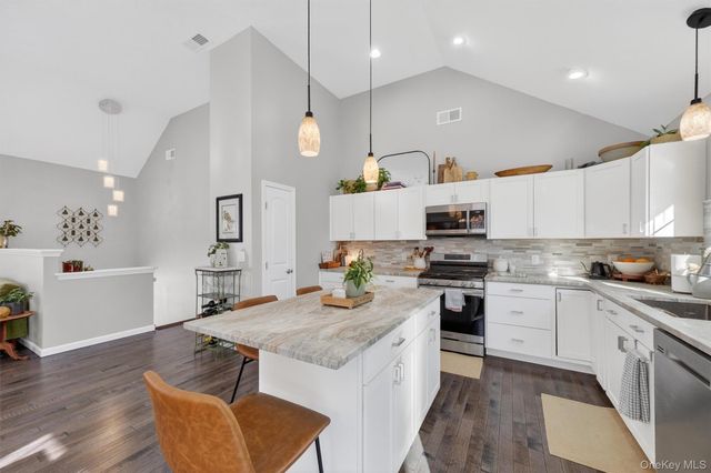 31 Greenshire Way, Walden, NY 12586