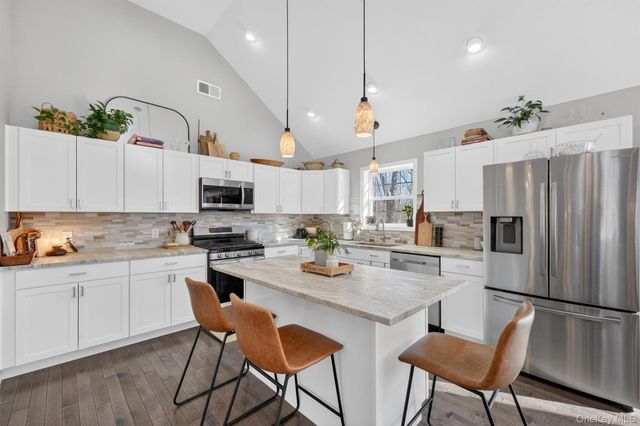 31 Greenshire Way, Walden, NY 12586