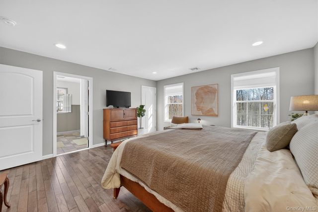 31 Greenshire Way, Walden, NY 12586