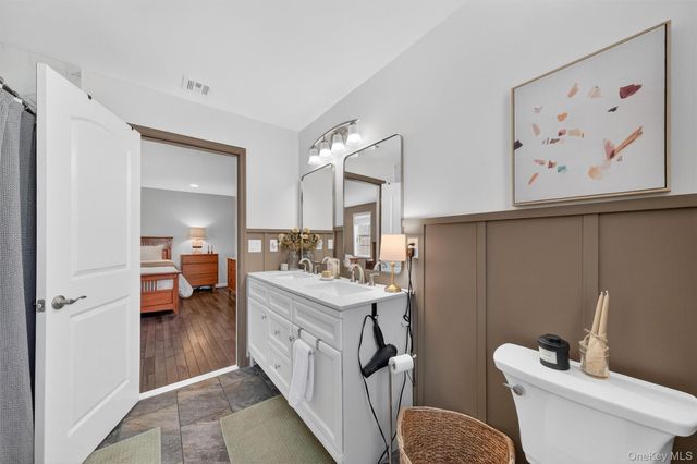 31 Greenshire Way, Walden, NY 12586