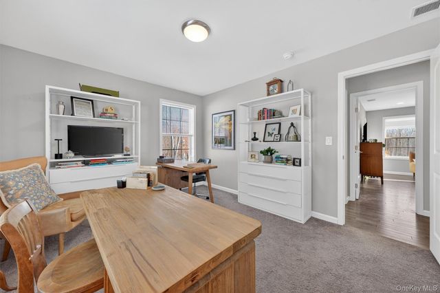 31 Greenshire Way, Walden, NY 12586