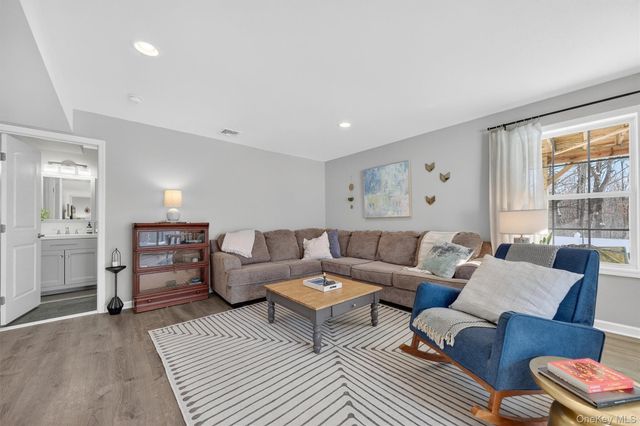 31 Greenshire Way, Walden, NY 12586