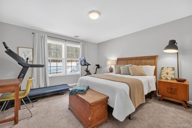 31 Greenshire Way, Walden, NY 12586