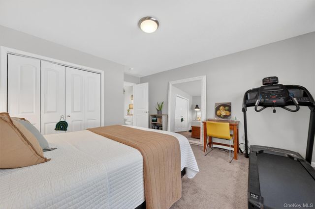 31 Greenshire Way, Walden, NY 12586