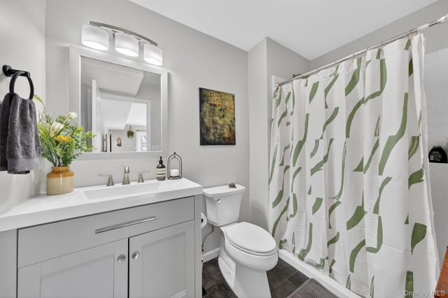 31 Greenshire Way, Walden, NY 12586