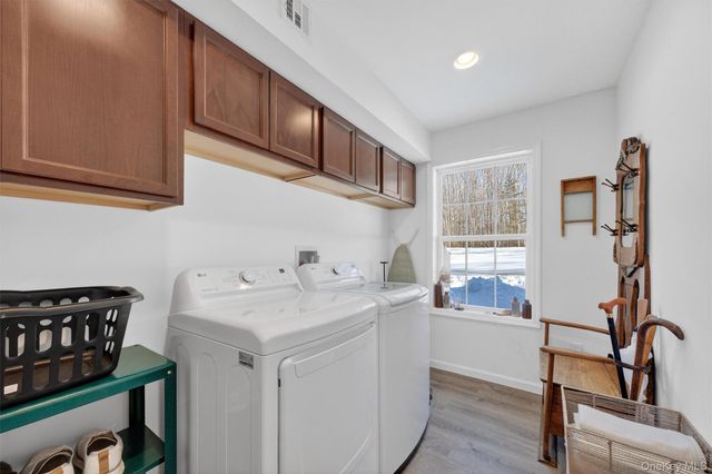 31 Greenshire Way, Walden, NY 12586