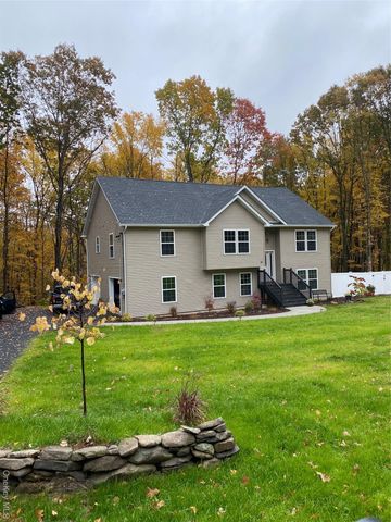 31 Greenshire Way, Walden, NY 12586