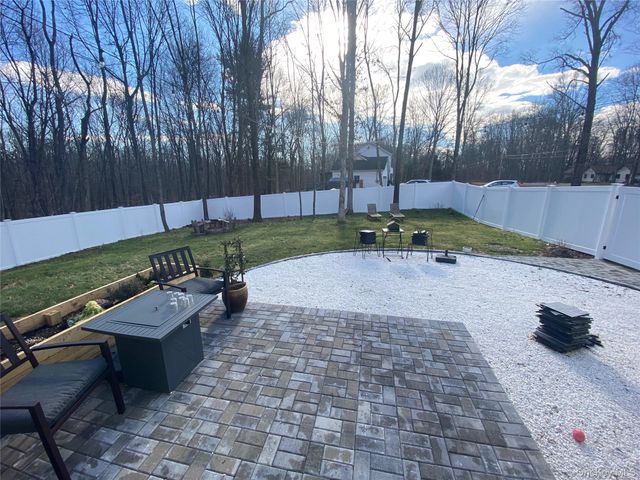 31 Greenshire Way, Walden, NY 12586