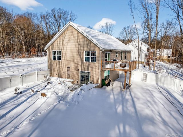 31 Greenshire Way, Walden, NY 12586