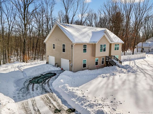 31 Greenshire Way, Walden, NY 12586